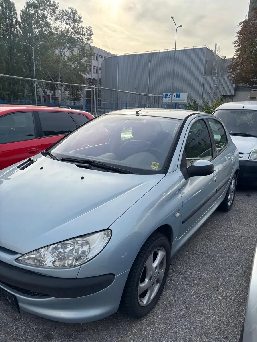Peugeot 206 2003 photo 2