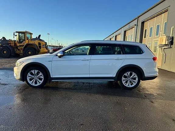 Volkswagen Passat Alltrack 2017 photo 2