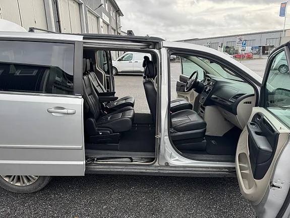 Lancia Voyager 2012 photo 5