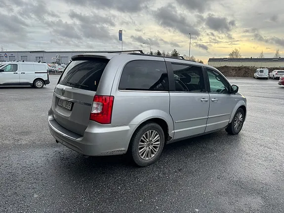 Lancia Voyager 2012 photo 3