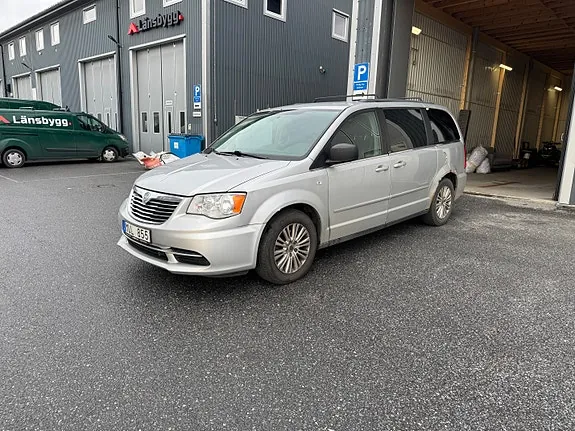 Lancia Voyager 2012 photo 2