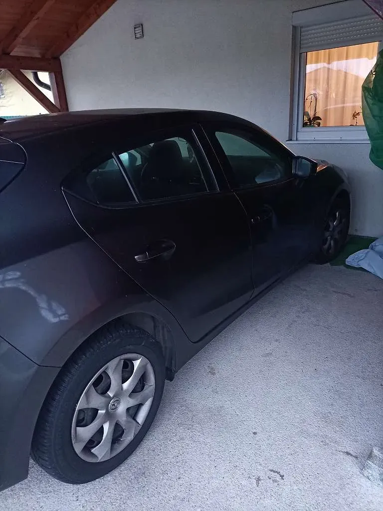 Mazda Mazda3 2018 photo 3