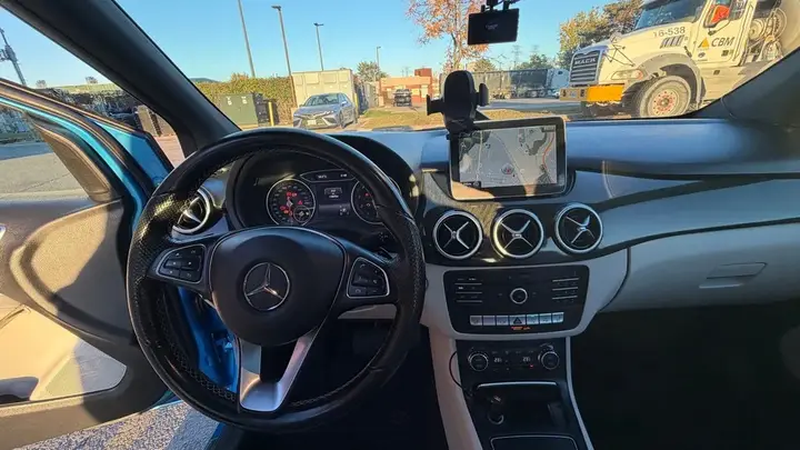 Mercedes-Benz B-Class 2015 photo 3
