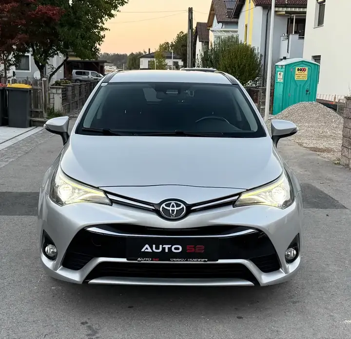 Toyota Avensis 2016 photo 2