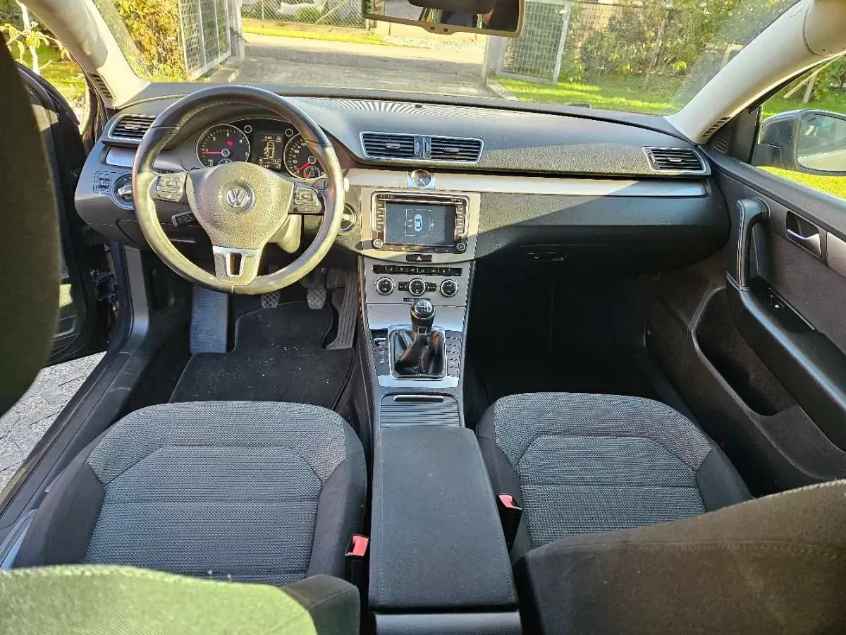Volkswagen Passat 2012 photo 2