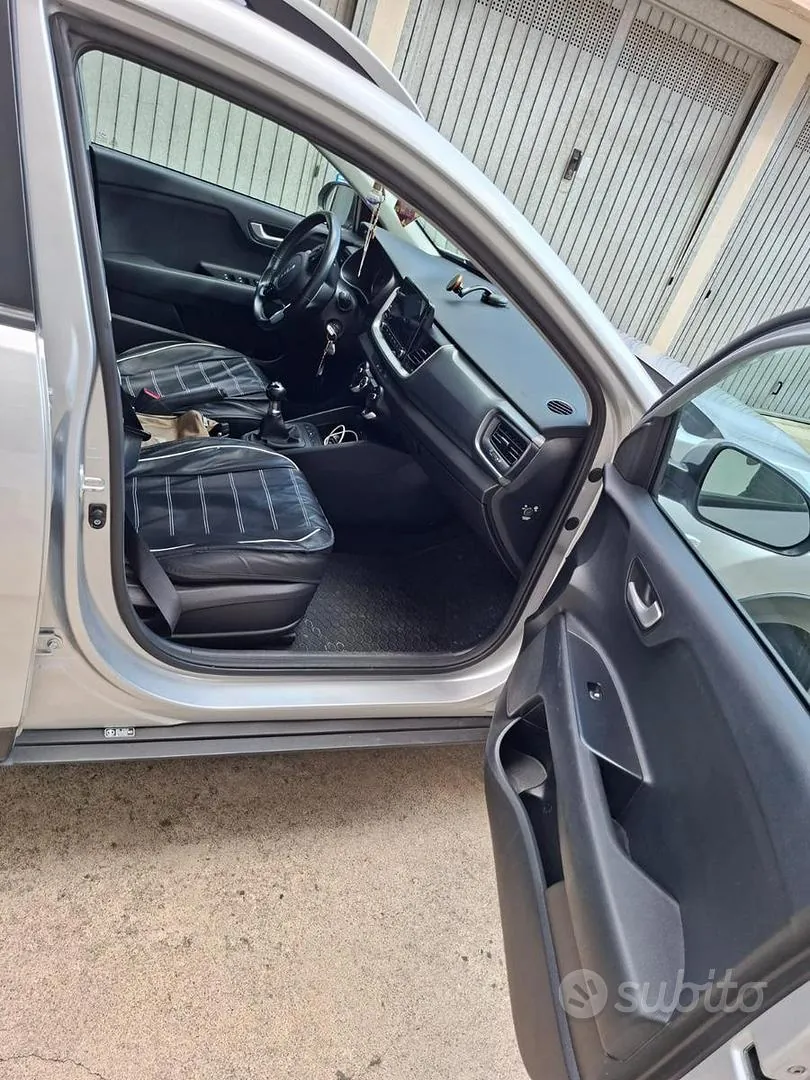 Kia Stonic 2022 photo 3