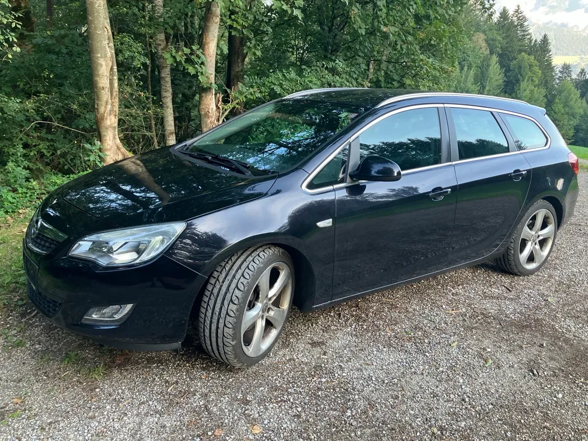 Opel Astra 2011 photo 3