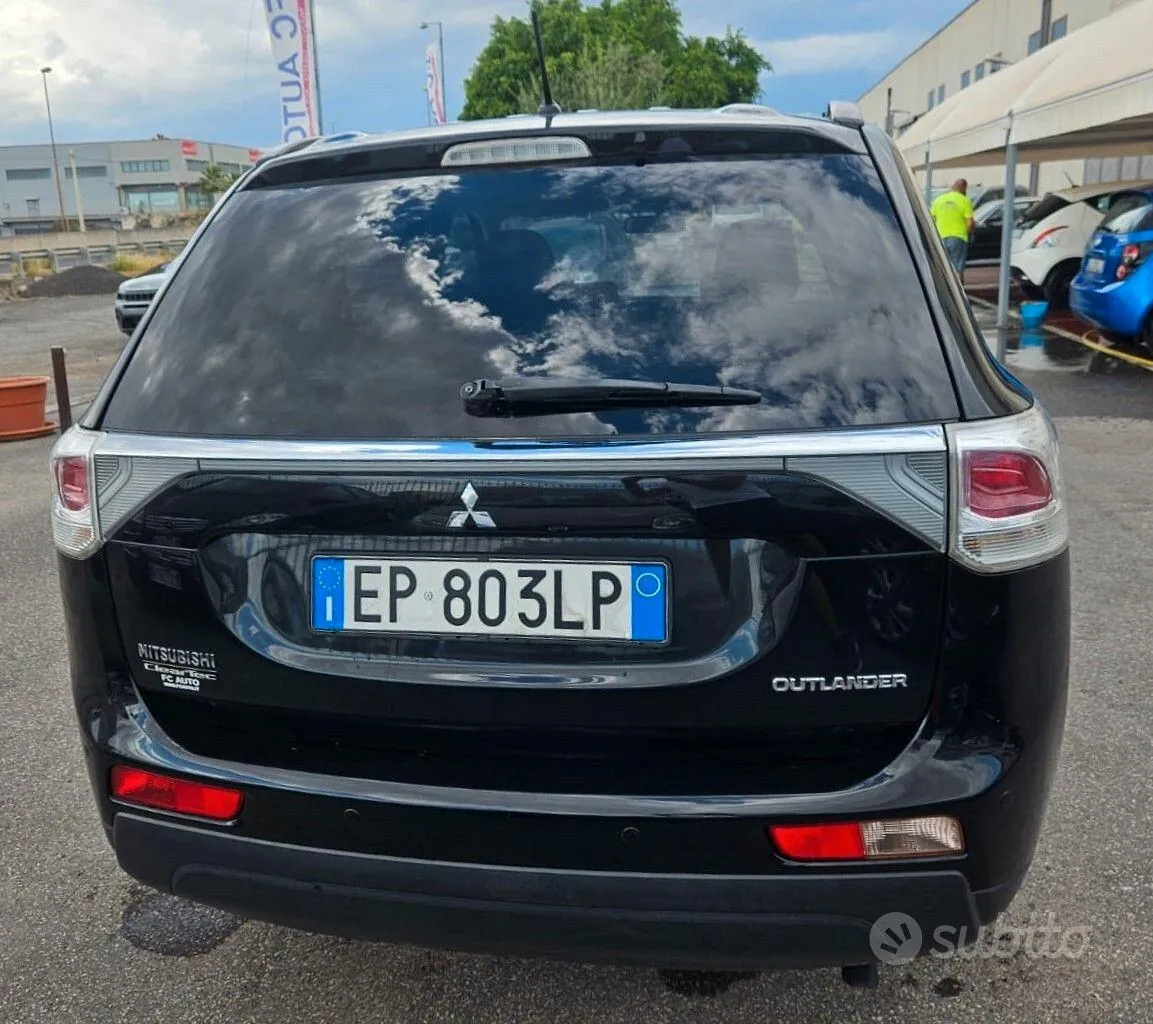 Mitsubishi Outlander 2013 photo 2