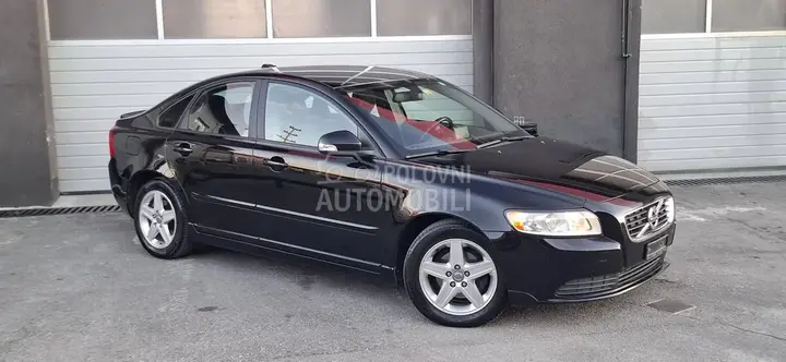 Volvo S40 2010 photo 2