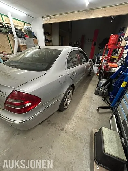 Mercedes-Benz E-Class 2001 photo 4