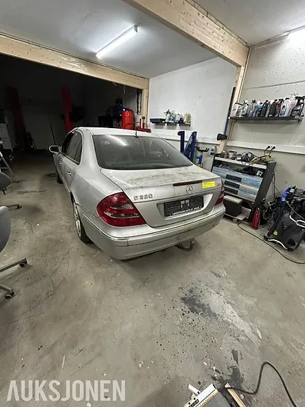 Mercedes-Benz E-Class 2001 photo 3