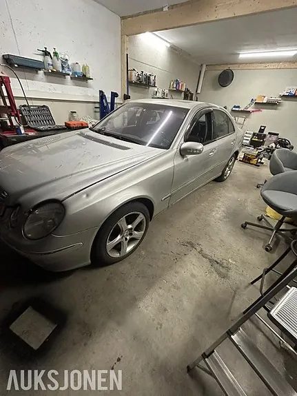 Mercedes-Benz E-Class 2001 photo 2