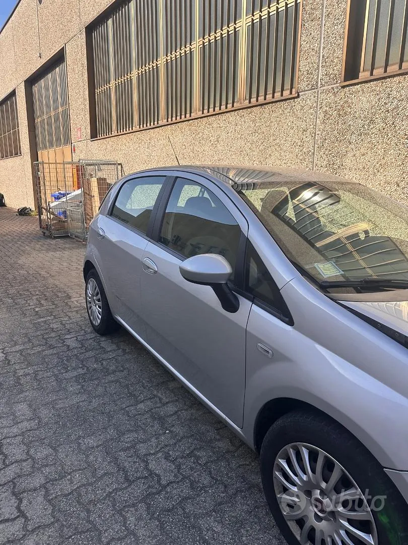 Fiat Grande Punto 2009 photo 4