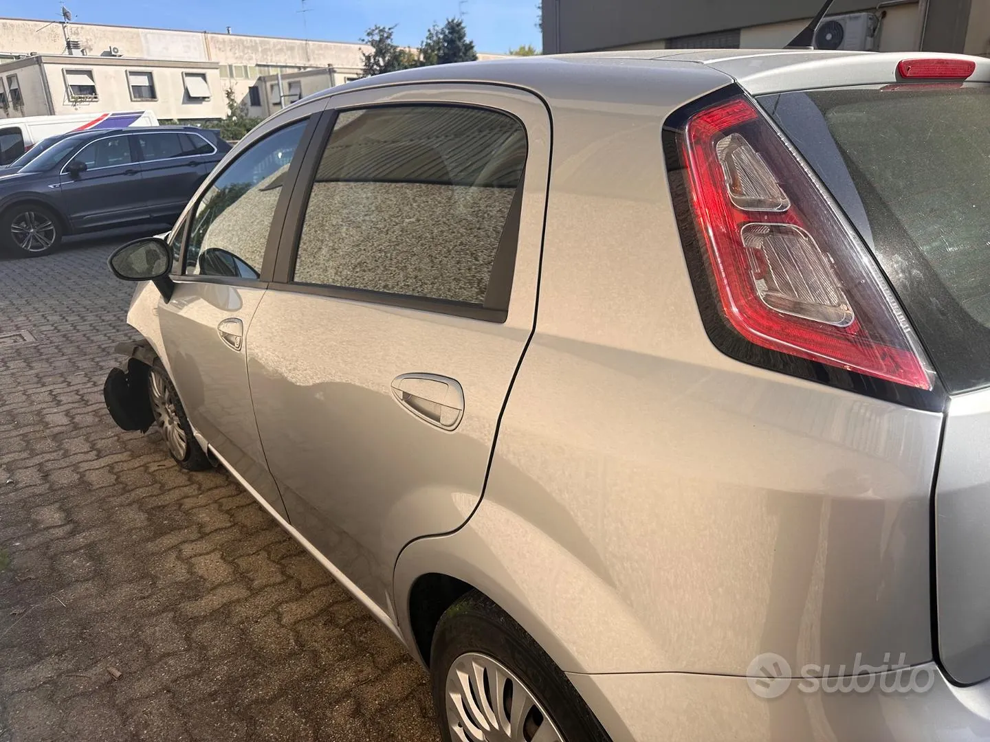 Fiat Grande Punto 2009 photo 2