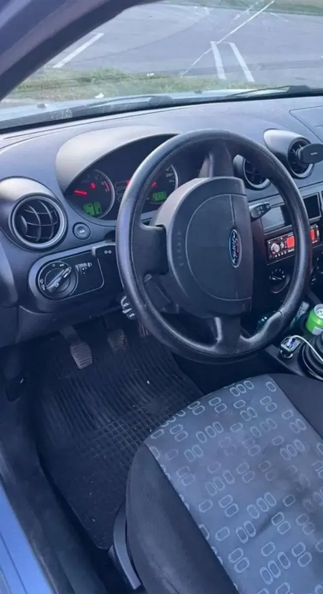 Ford Fiesta 2005 photo 3
