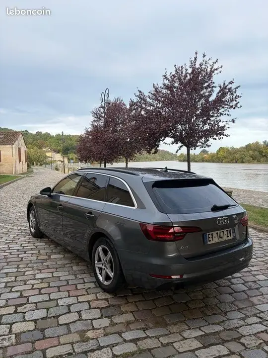 Audi A4 2018 photo 2