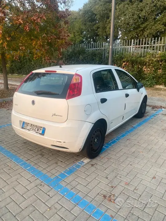 Fiat Grande Punto 2007 photo 4