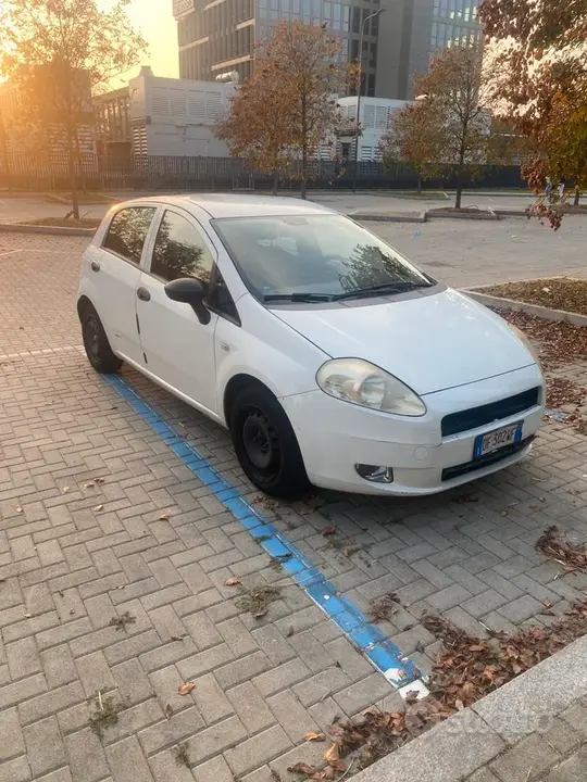 Fiat Grande Punto 2007 photo 3