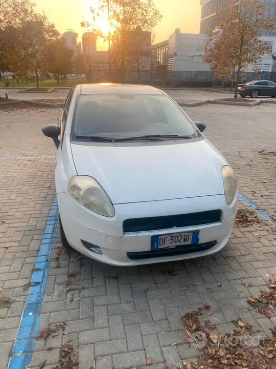 Fiat Grande Punto 2007 photo 2
