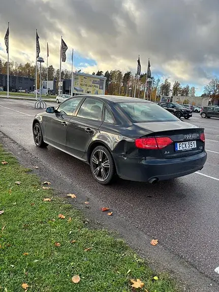 Audi A4 2011 photo 2