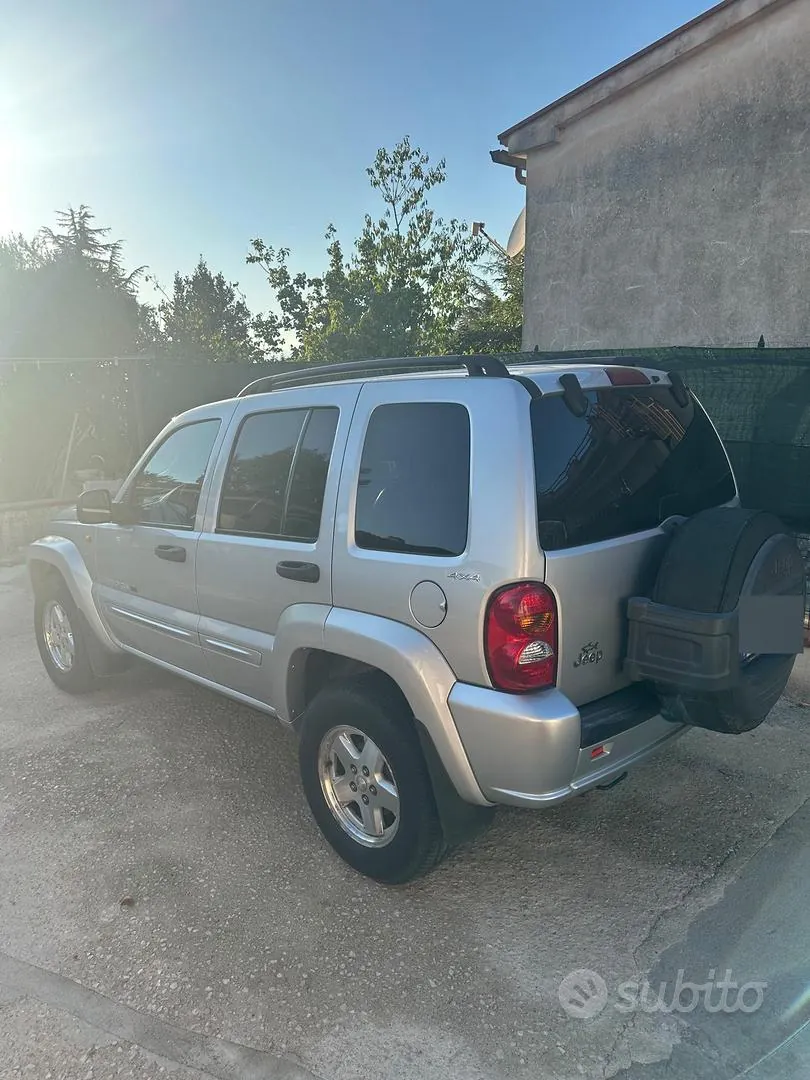Jeep Cherokee 2002 photo 2