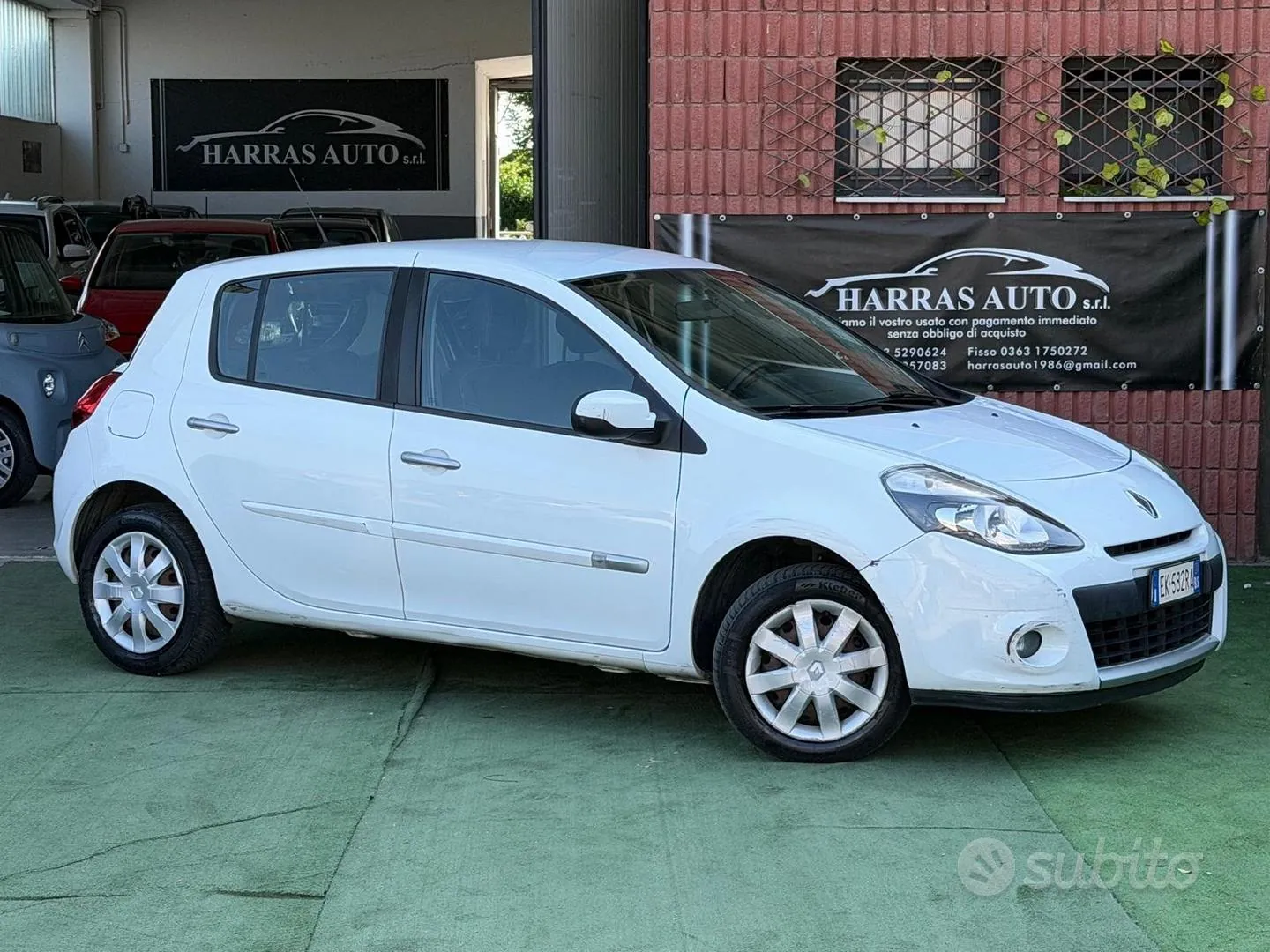 Renault Clio 2011 photo 2