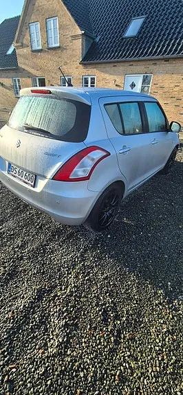 Suzuki Swift 2011 photo 4