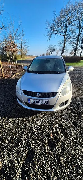 Suzuki Swift 2011 photo 2