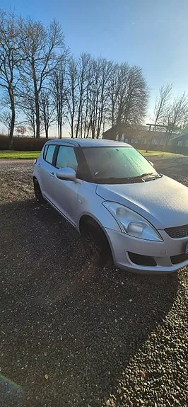 Suzuki Swift 2011 photo 3