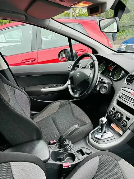 Peugeot 308 2010 photo 2