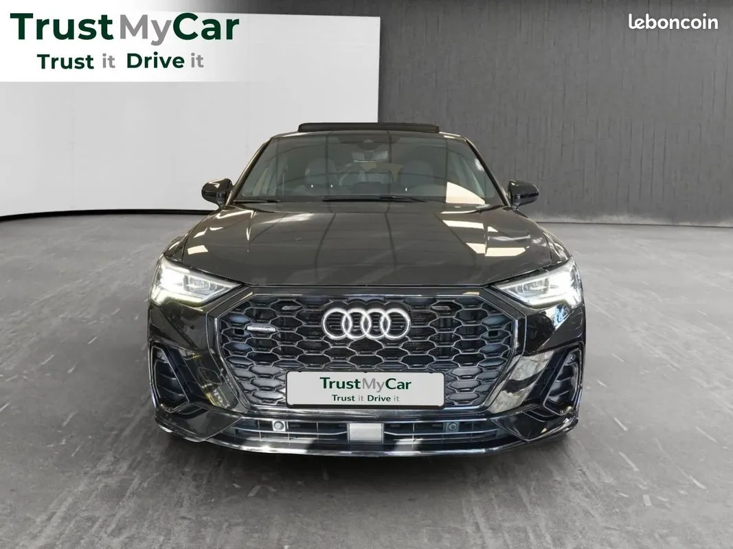 Audi Q3 2021 photo 2