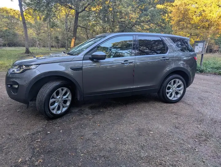 Land Rover Discovery Sport 2017 photo 2