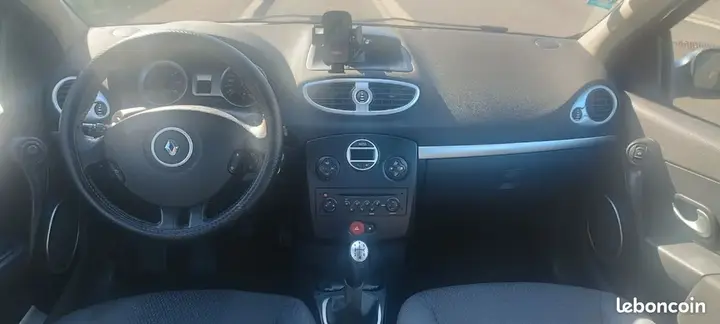 Renault Clio 2009 photo 3