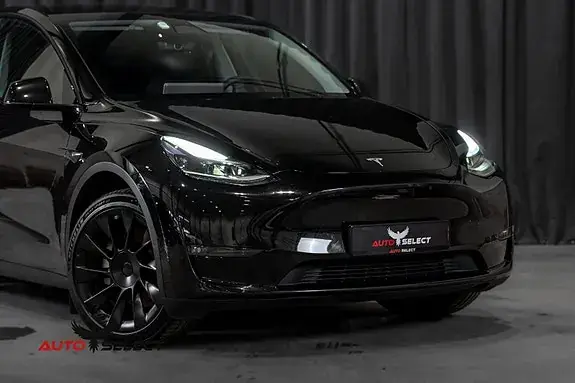 Tesla Model Y 2023 photo 2