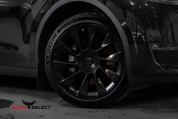 Tesla Model Y 2023 photo 3
