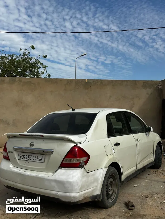 Nissan Tiida 2008 photo 2