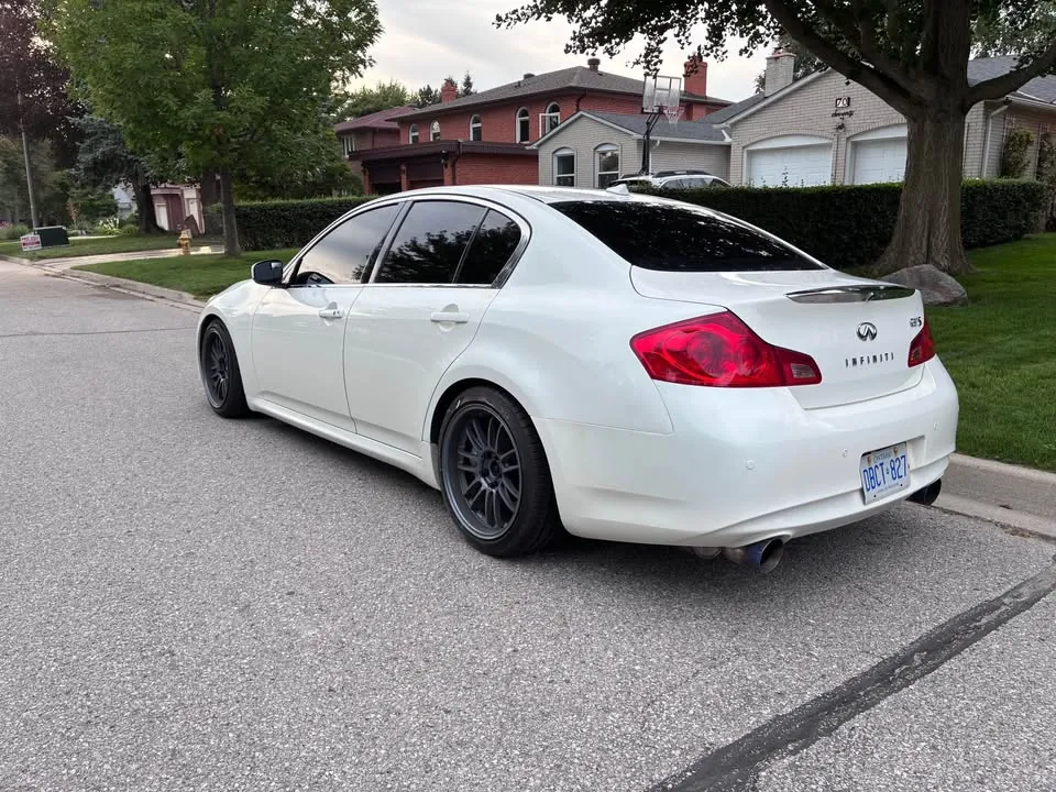 Infiniti G37 2012 photo 3