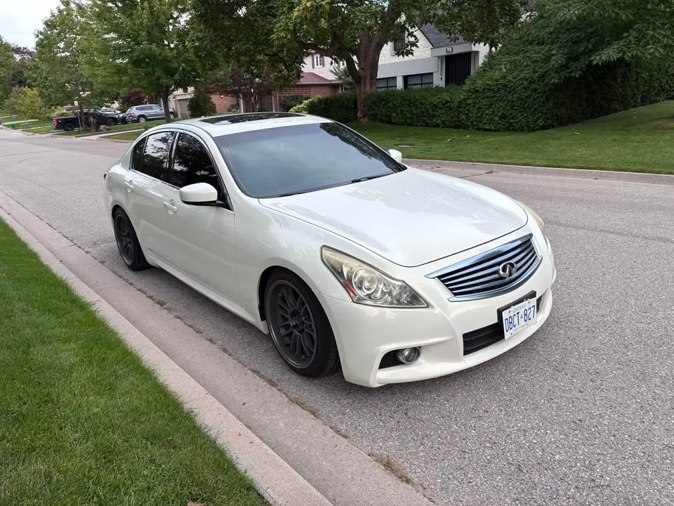 Infiniti G37 2012 photo 4