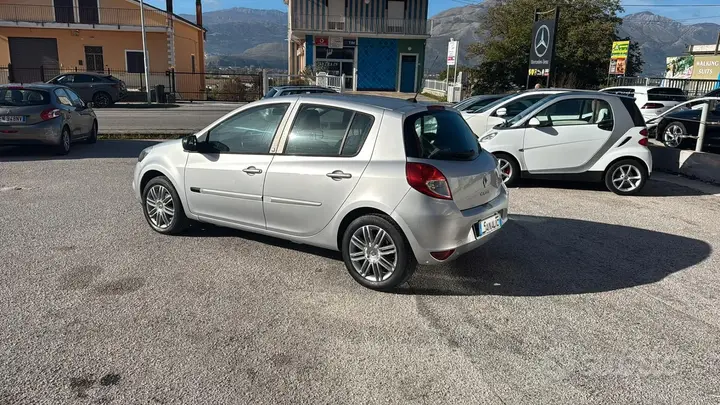 Renault Clio 2010 photo 3