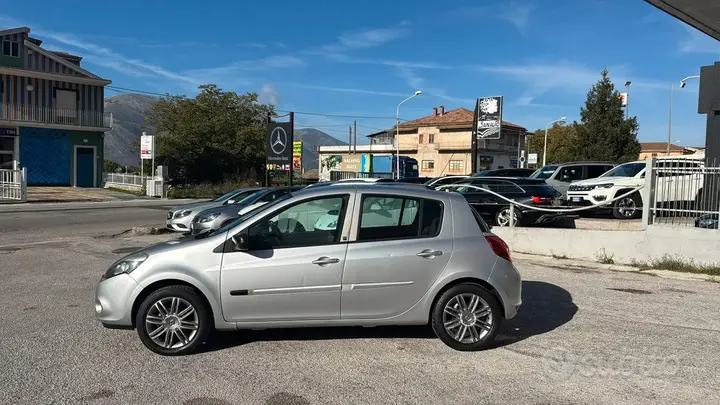 Renault Clio 2010 photo 4