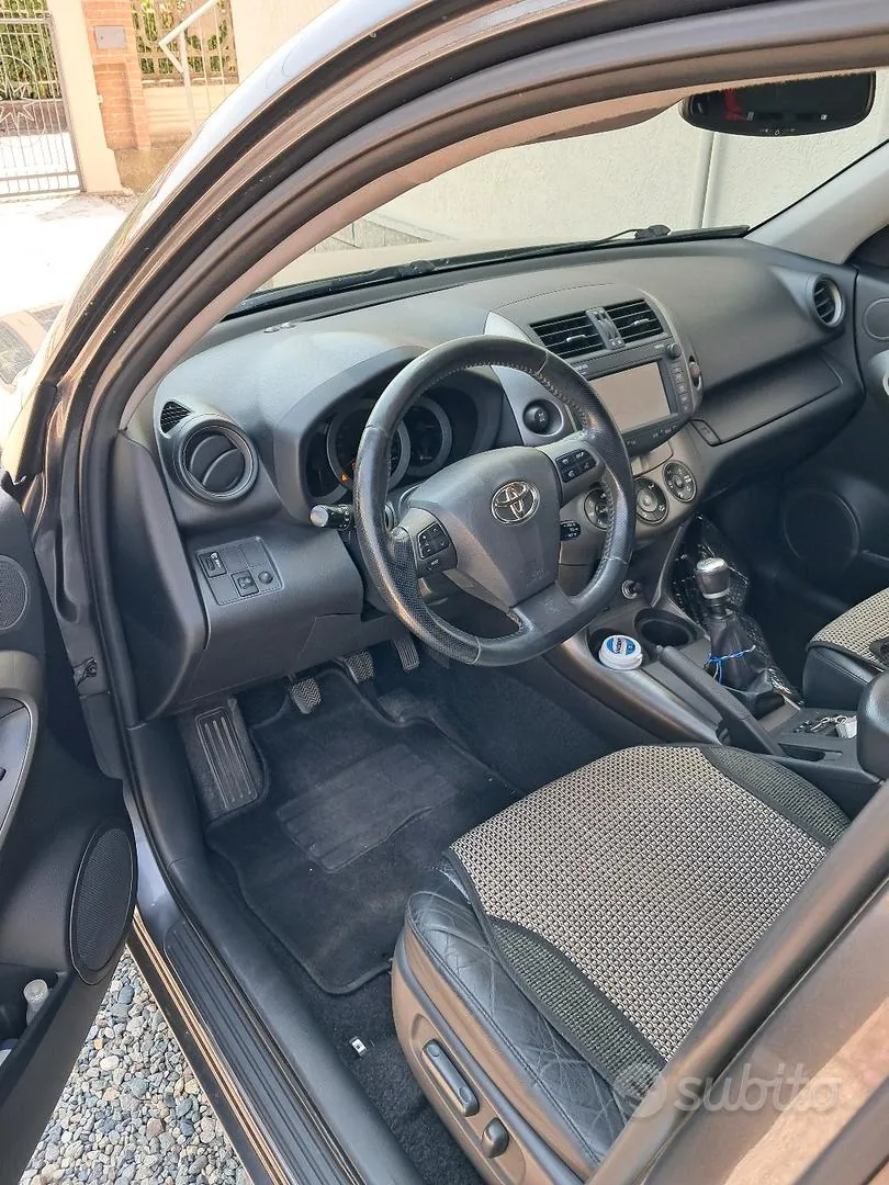 Toyota Rav4 2009 photo 2