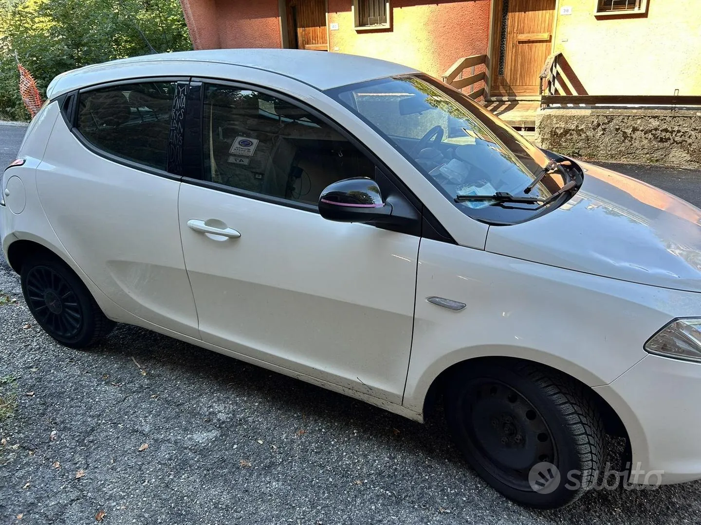 Lancia Ypsilon 2014 photo 2