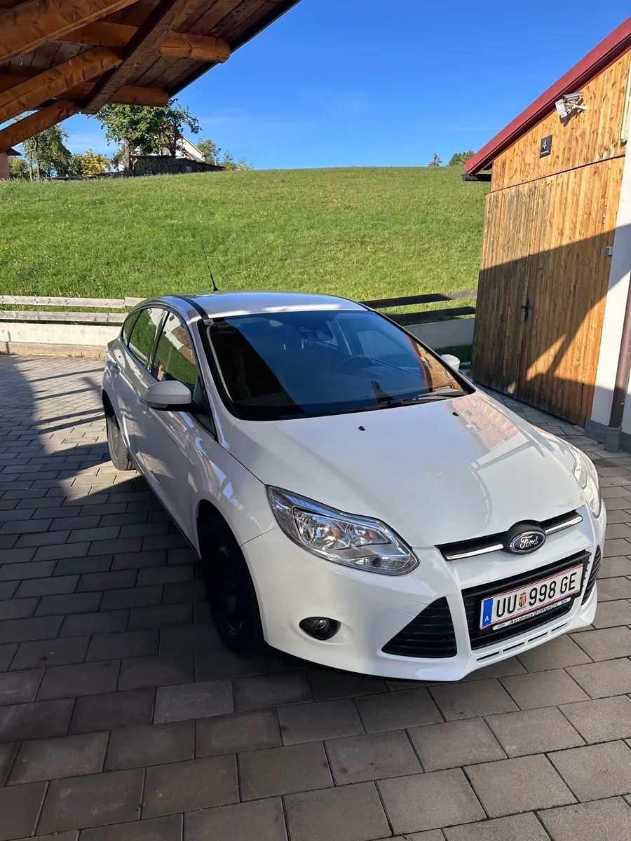 Ford Focus 2011 photo 2