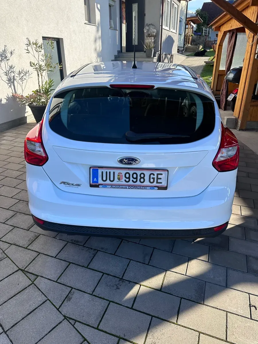 Ford Focus 2011 photo 3