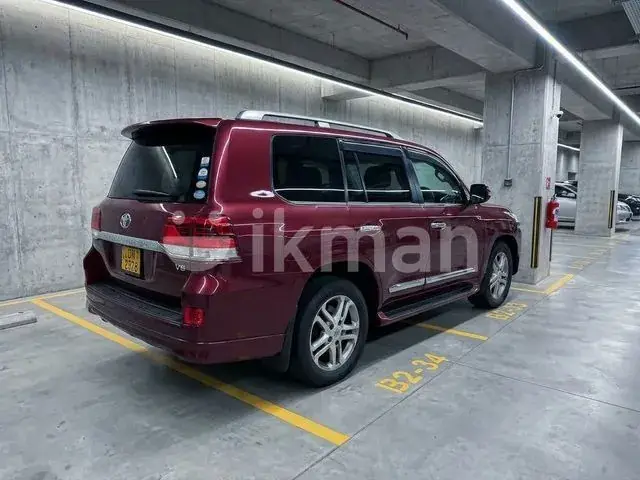 Toyota Land Cruiser 2011 photo 2