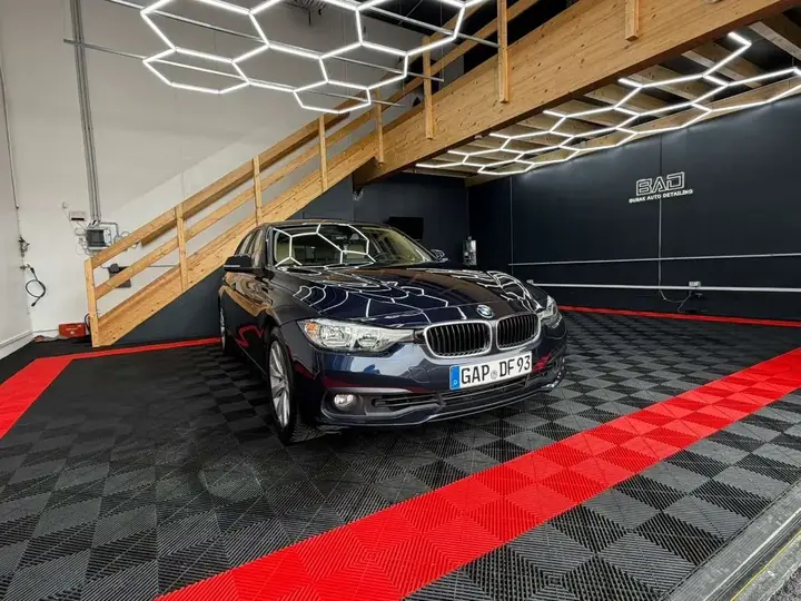 BMW 3 Series 2017 photo 2