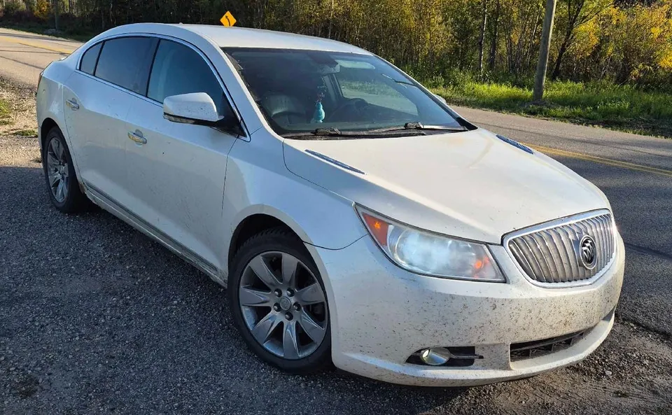 Buick Lacrosse 2011 photo 3