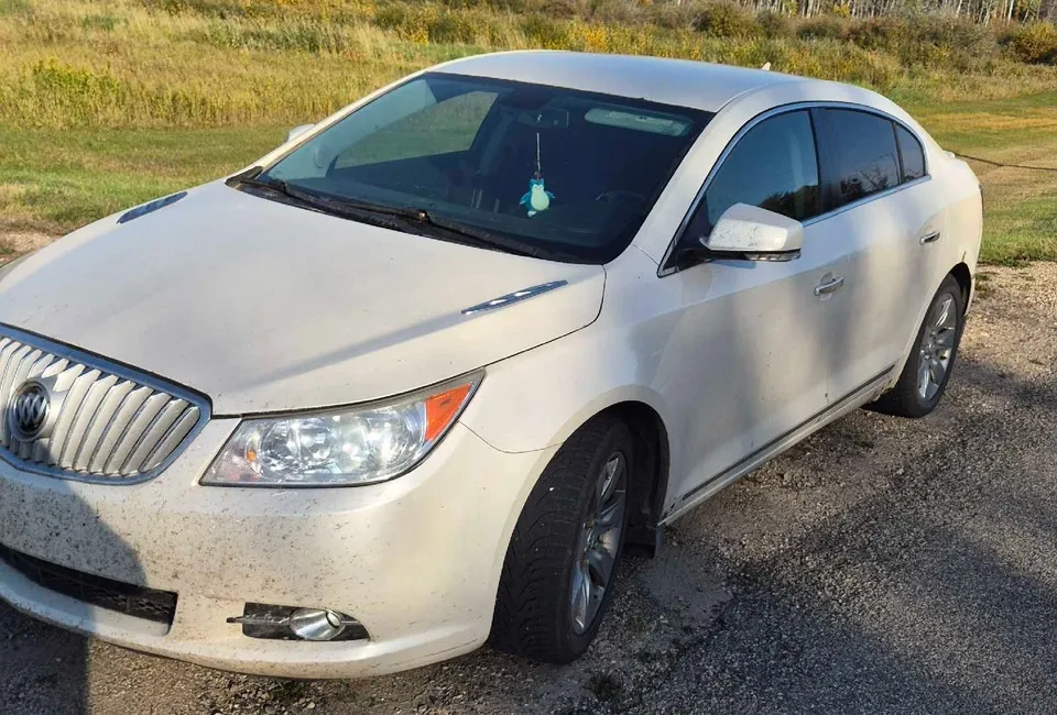 Buick Lacrosse 2011 photo 2