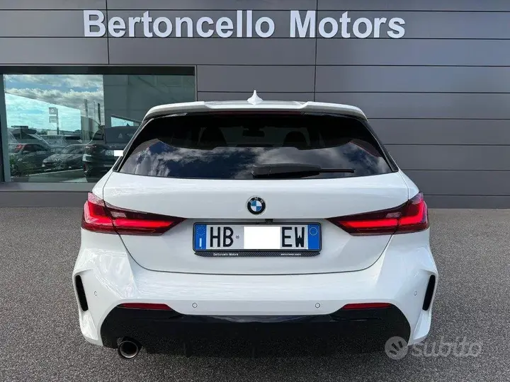 BMW 118I 2024 photo 5