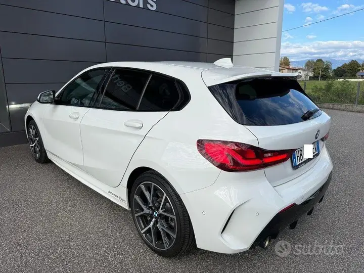 BMW 118I 2024 photo 4
